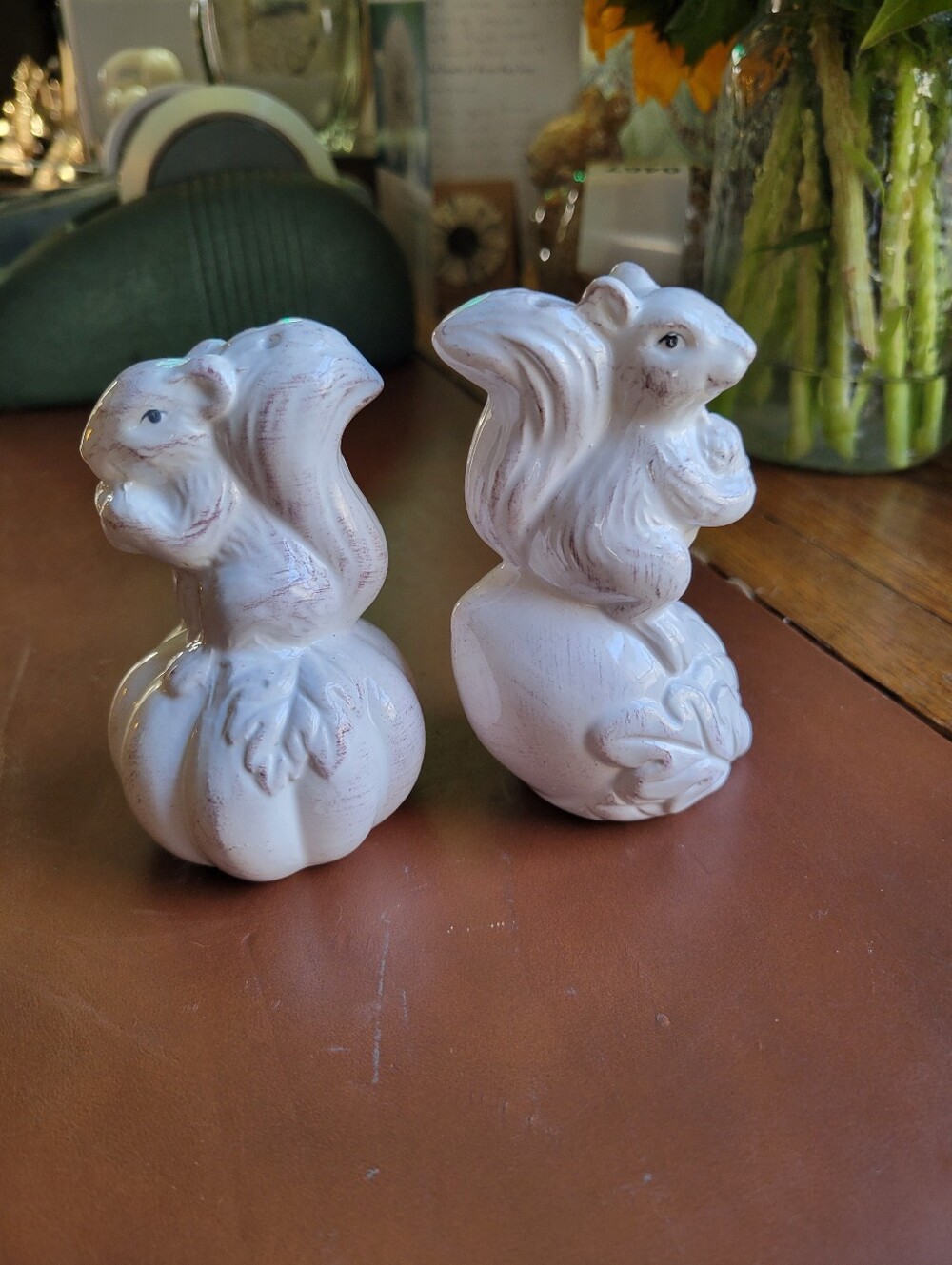 Ceramic Squirrel Salt Pepper Shakers Acorn Pumpkin Autumn Harvest Fall Set